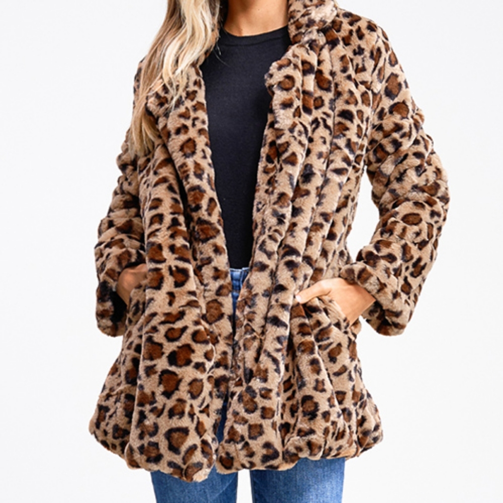 LAST ONE SIZE SMALL - NEW Hot style- Cheetah Faux Fur & Fleece Coat